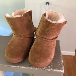 Baby girl uggs size 6